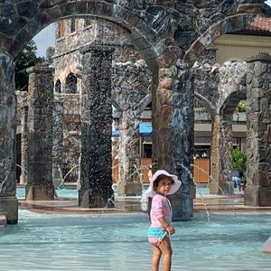 Meet your Posher, Leslie